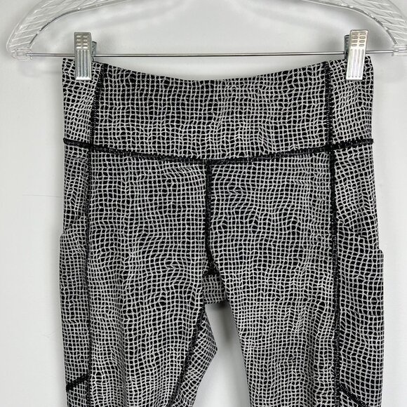 Lululemon Womens Speed Tight V Crop Leggings Fall Net Black White size 4 - Picture 3 of 11